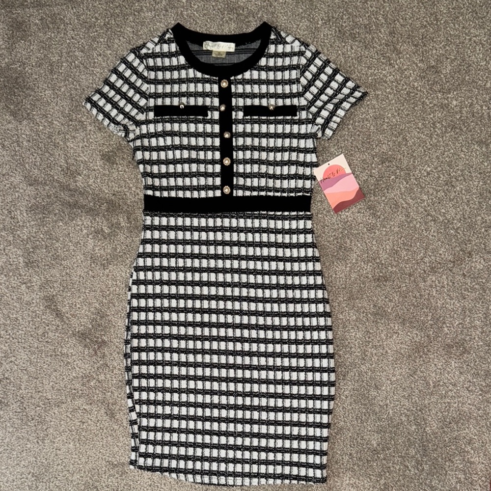 NWT Womens Short Sleeve Black and White Plaid Dress